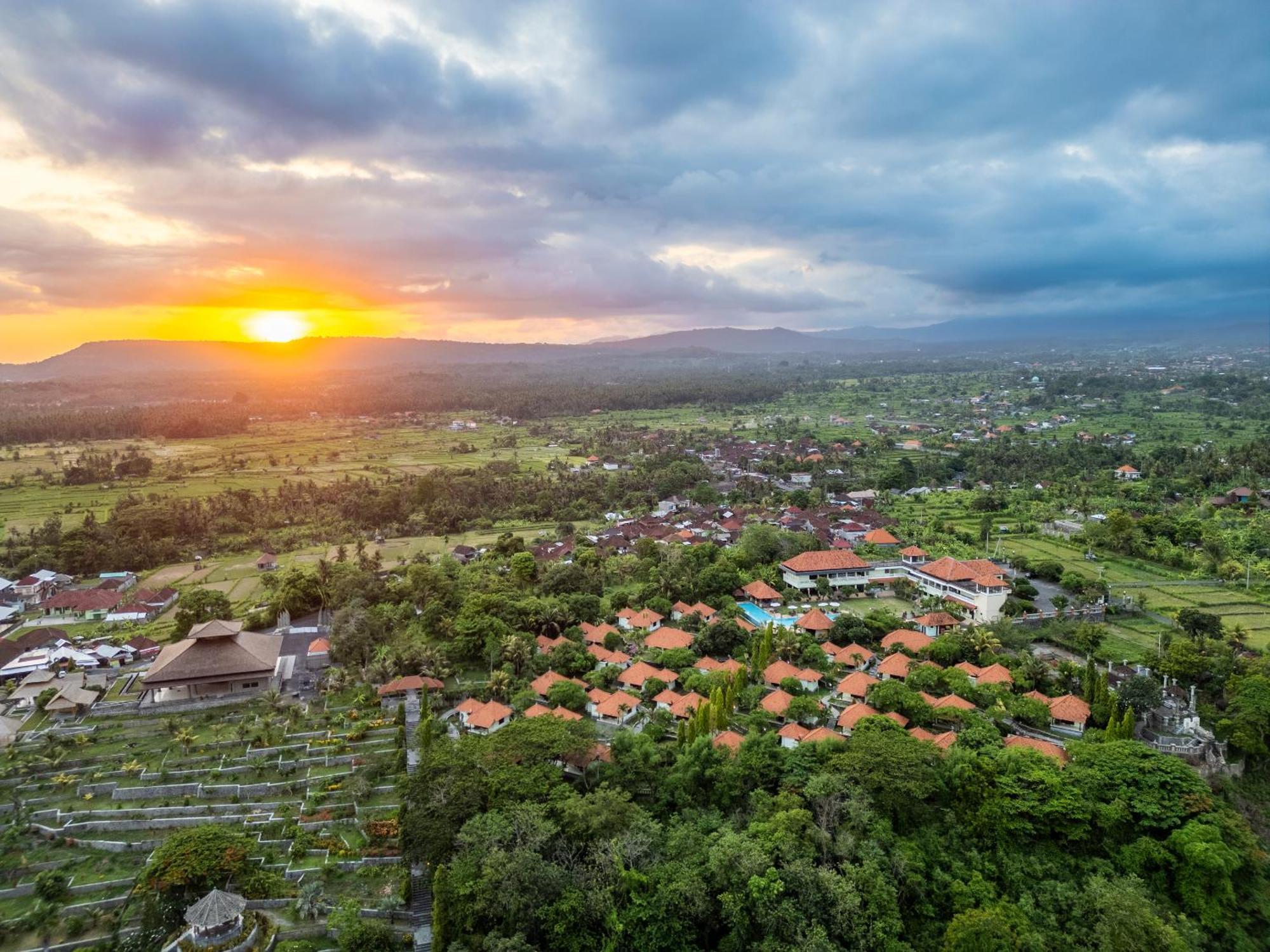 Taman Surgawi Resort&Spa Jasri Exterior foto